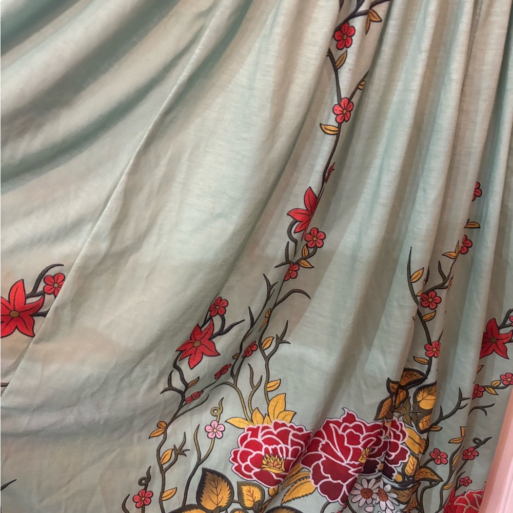 Pretty flowered long skirt - Picture 3 of 3